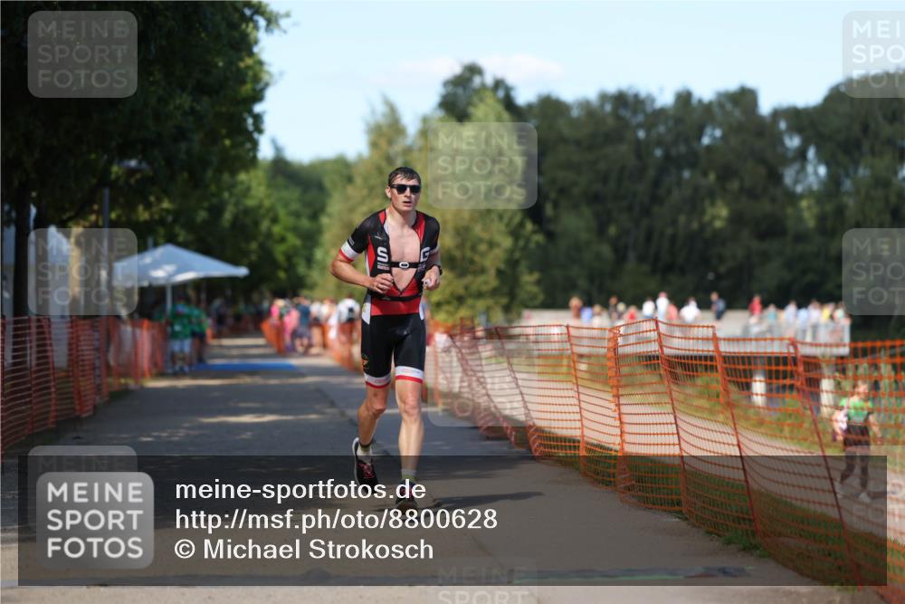 07.09.2025 - 19. Norderstedt Triathlon Michael Strokosch http://msf.ph/oto/8800628 07.09.2025 14:50:53 Laufen 978 meine-sportfotos.de