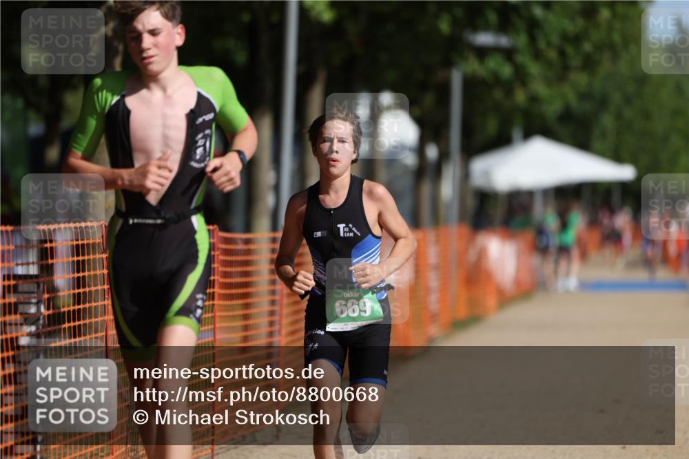 07.09.2025 - 19. Norderstedt Triathlon Michael Strokosch http://msf.ph/oto/8800668 07.09.2025 10:57:25 Laufen 655, 669 meine-sportfotos.de