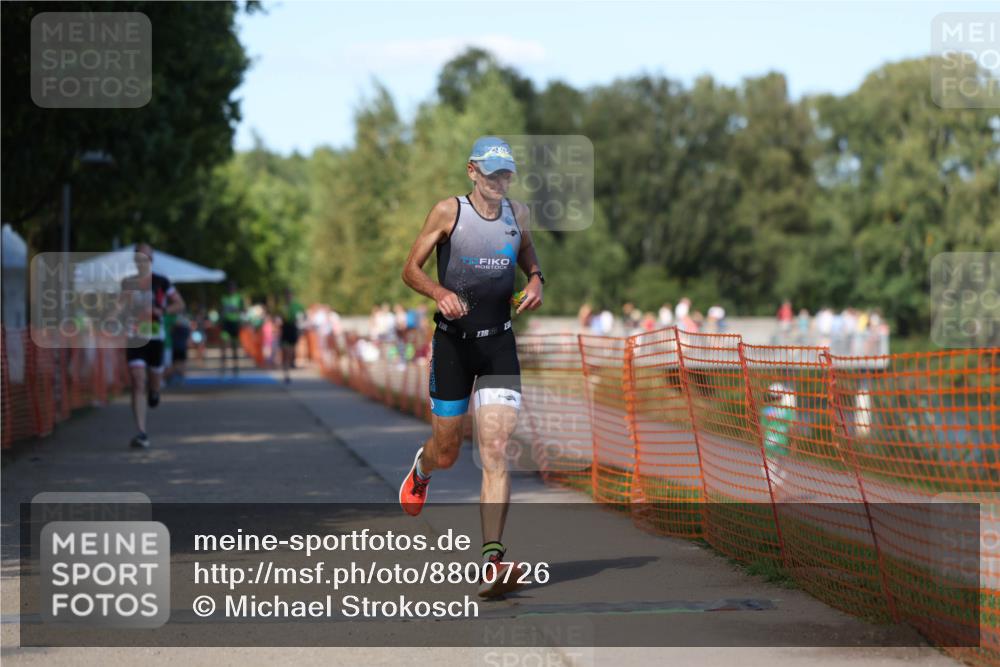 07.09.2025 - 19. Norderstedt Triathlon Michael Strokosch http://msf.ph/oto/8800726 07.09.2025 14:51:26 Laufen 979, 988 meine-sportfotos.de