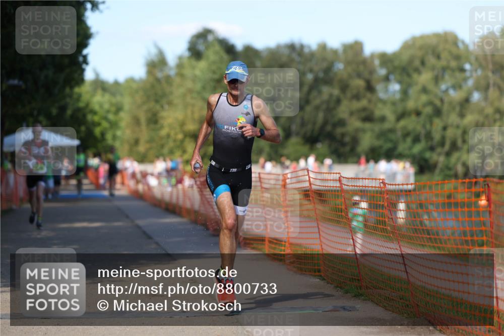 07.09.2025 - 19. Norderstedt Triathlon Michael Strokosch http://msf.ph/oto/8800733 07.09.2025 14:51:26 Laufen 979, 988 meine-sportfotos.de