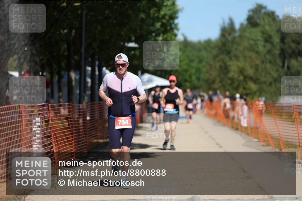 07.09.2025 - 19. Norderstedt Triathlon Michael Strokosch http://msf.ph/oto/8800888 07.09.2025 13:08:55 Laufen 220, 290, 713, 754 meine-sportfotos.de