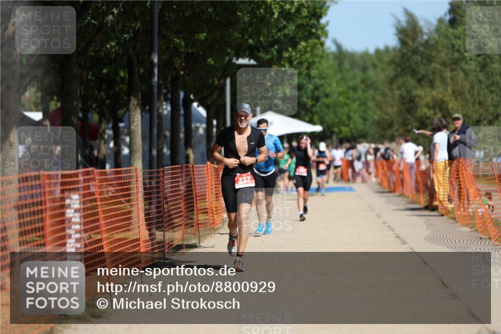 07.09.2025 - 19. Norderstedt Triathlon Michael Strokosch http://msf.ph/oto/8800929 07.09.2025 12:31:15 Laufen 215, 237 meine-sportfotos.de