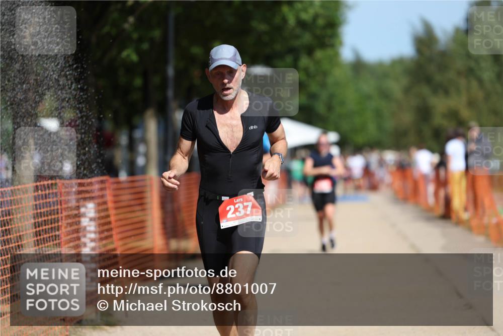 07.09.2025 - 19. Norderstedt Triathlon Michael Strokosch http://msf.ph/oto/8801007 07.09.2025 12:31:19 Laufen 215, 237, 1361 meine-sportfotos.de