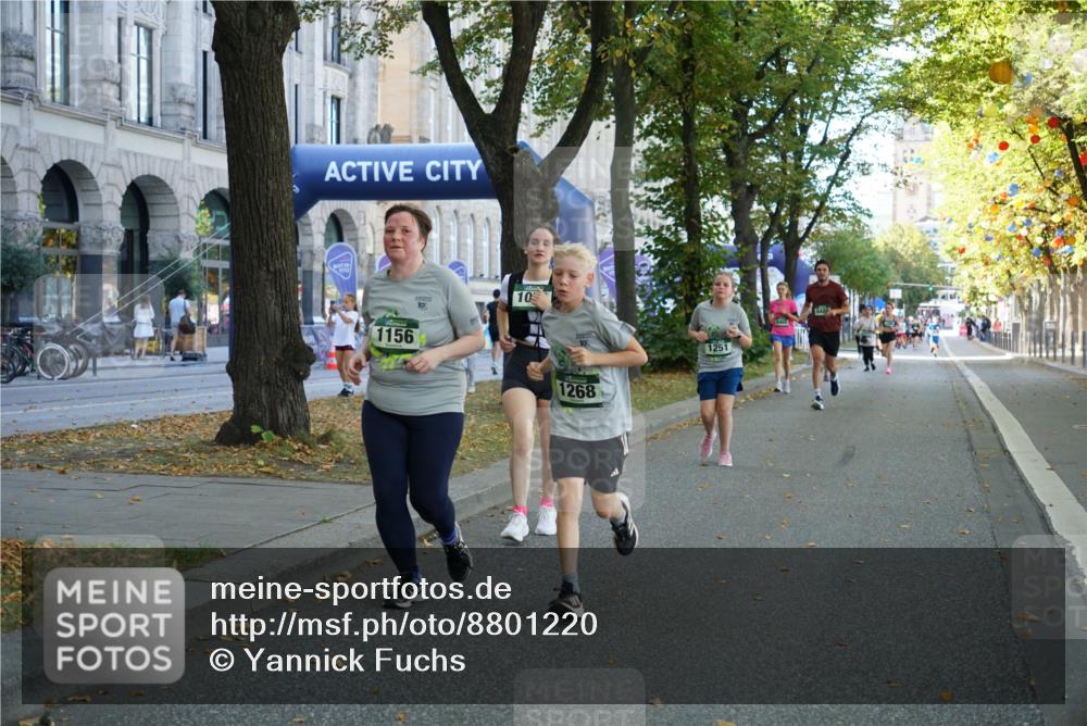 07.09.2025 - BARMER Alsterlauf Yannick Fuchs http://msf.ph/oto/8801220 07.09.2025 11:49:30 Laufen 1156, 10, 10, 1268, 1251 meine-sportfotos.de