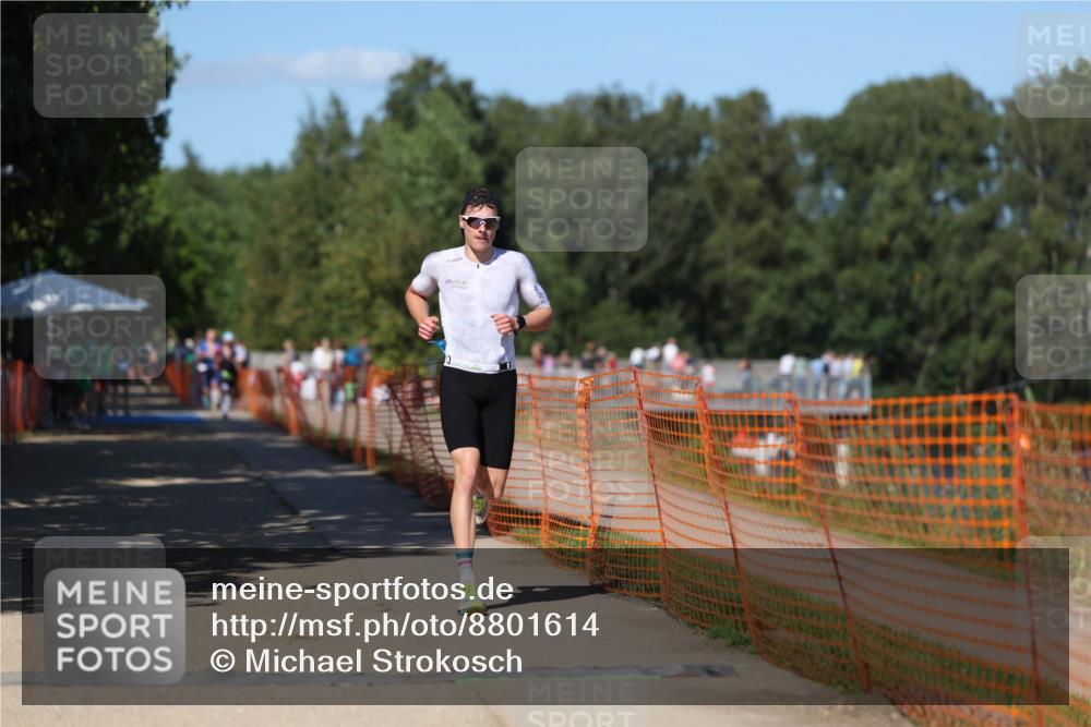 07.09.2025 - 19. Norderstedt Triathlon Michael Strokosch http://msf.ph/oto/8801614 07.09.2025 14:52:43 Laufen 1421, 1468 meine-sportfotos.de