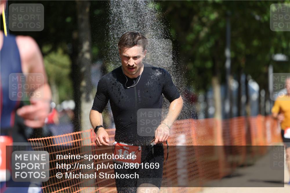 07.09.2025 - 19. Norderstedt Triathlon Michael Strokosch http://msf.ph/oto/8801669 07.09.2025 12:32:17 Laufen 164, 216, 234, 1349 meine-sportfotos.de
