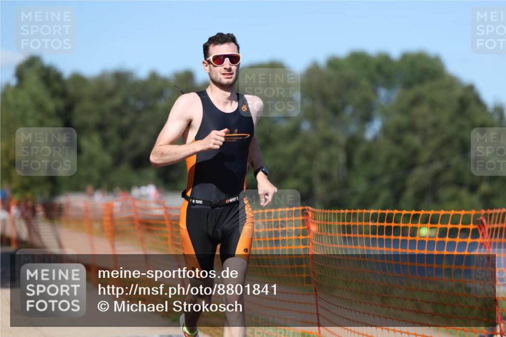 07.09.2025 - 19. Norderstedt Triathlon Michael Strokosch http://msf.ph/oto/8801841 07.09.2025 14:53:04 Laufen 879, 969, 1002, 1041 meine-sportfotos.de