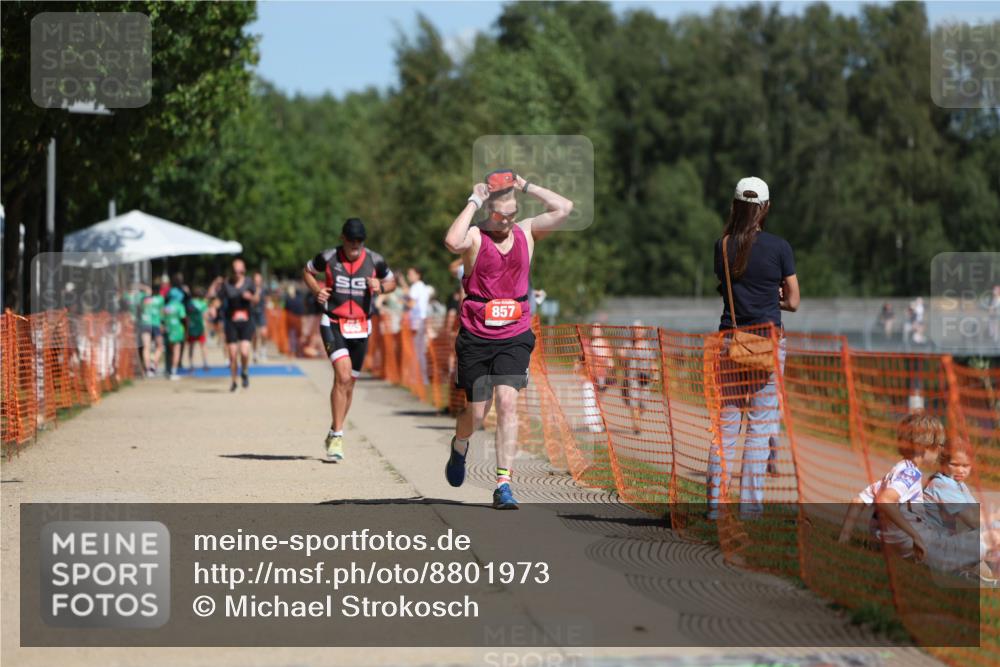 07.09.2025 - 19. Norderstedt Triathlon Michael Strokosch http://msf.ph/oto/8801973 07.09.2025 12:32:43 Laufen 695, 857 meine-sportfotos.de