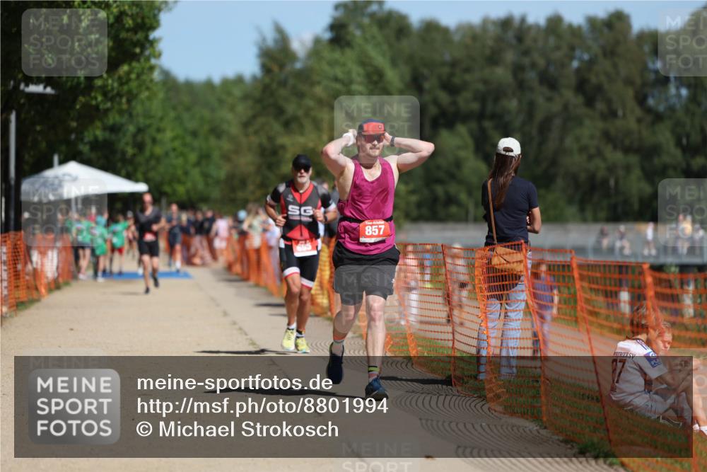 07.09.2025 - 19. Norderstedt Triathlon Michael Strokosch http://msf.ph/oto/8801994 07.09.2025 12:32:44 Laufen 695, 857 meine-sportfotos.de
