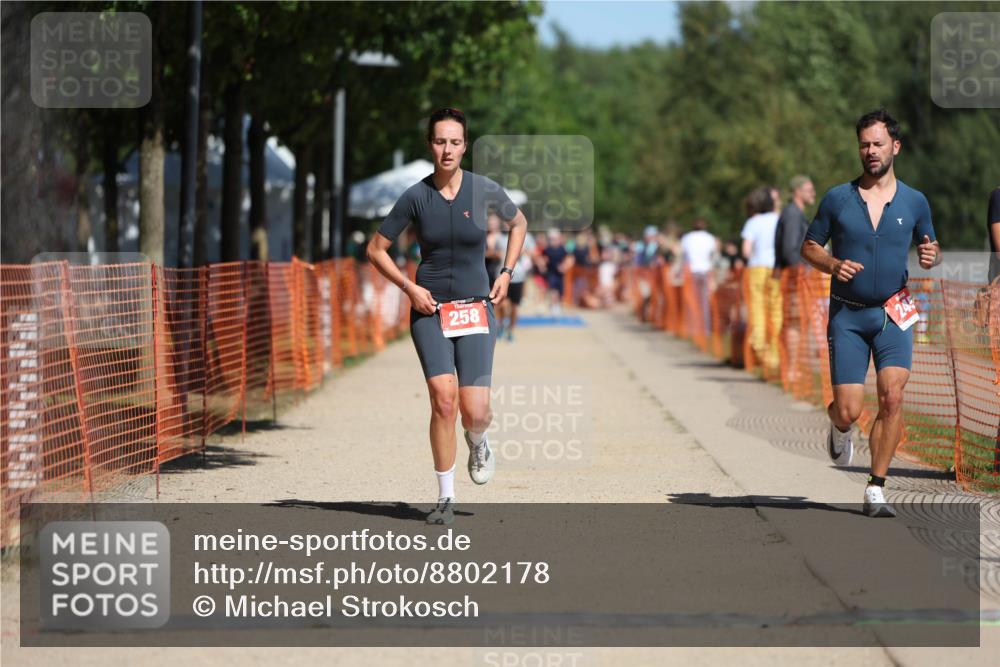 07.09.2025 - 19. Norderstedt Triathlon Michael Strokosch http://msf.ph/oto/8802178 07.09.2025 12:33:01 Laufen 245, 258, 728 meine-sportfotos.de
