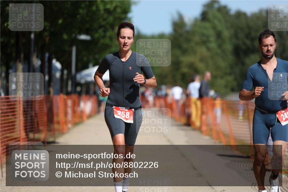 07.09.2025 - 19. Norderstedt Triathlon Michael Strokosch http://msf.ph/oto/8802226 07.09.2025 12:33:03 Laufen 245, 258 meine-sportfotos.de