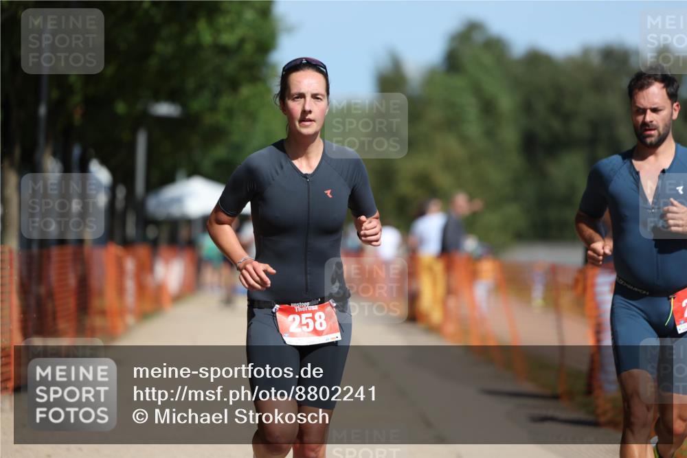 07.09.2025 - 19. Norderstedt Triathlon Michael Strokosch http://msf.ph/oto/8802241 07.09.2025 12:33:04 Laufen 245, 258 meine-sportfotos.de