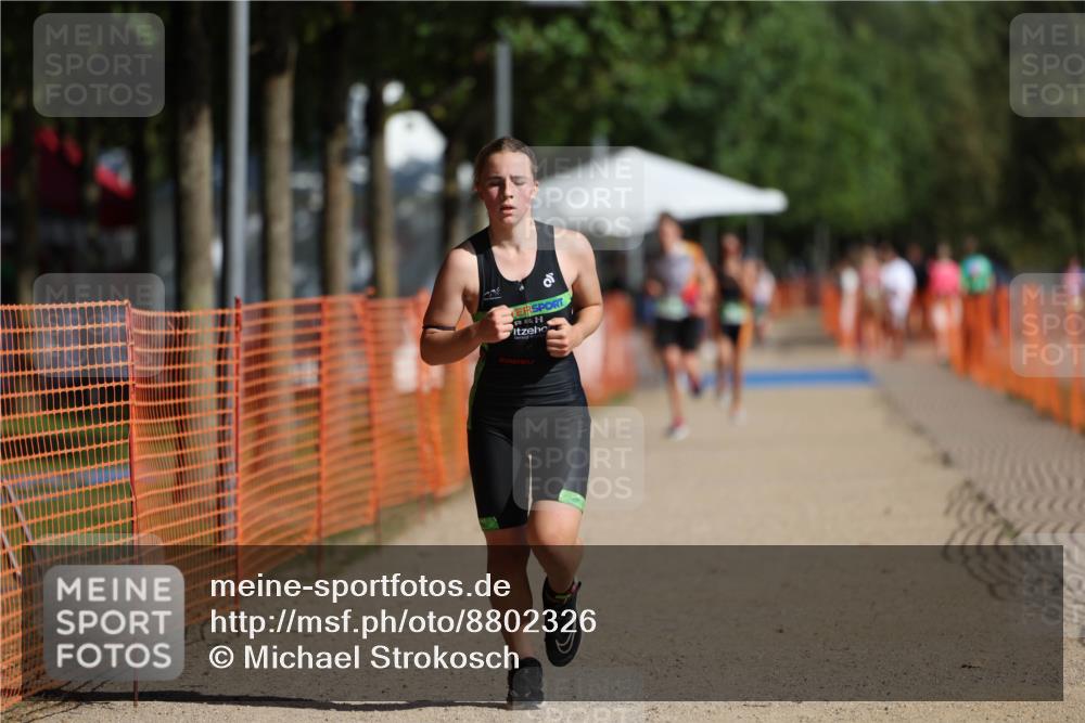 07.09.2025 - 19. Norderstedt Triathlon Michael Strokosch http://msf.ph/oto/8802326 07.09.2025 10:59:56 Laufen 681, 683 meine-sportfotos.de