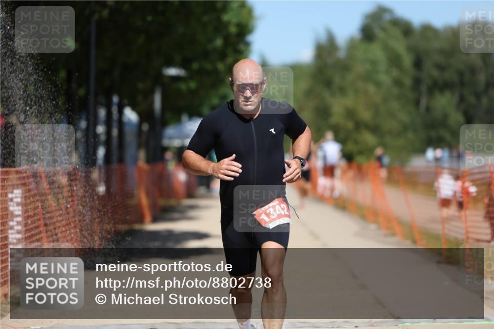07.09.2025 - 19. Norderstedt Triathlon Michael Strokosch http://msf.ph/oto/8802738 07.09.2025 13:11:40 Laufen 853, 1342 meine-sportfotos.de