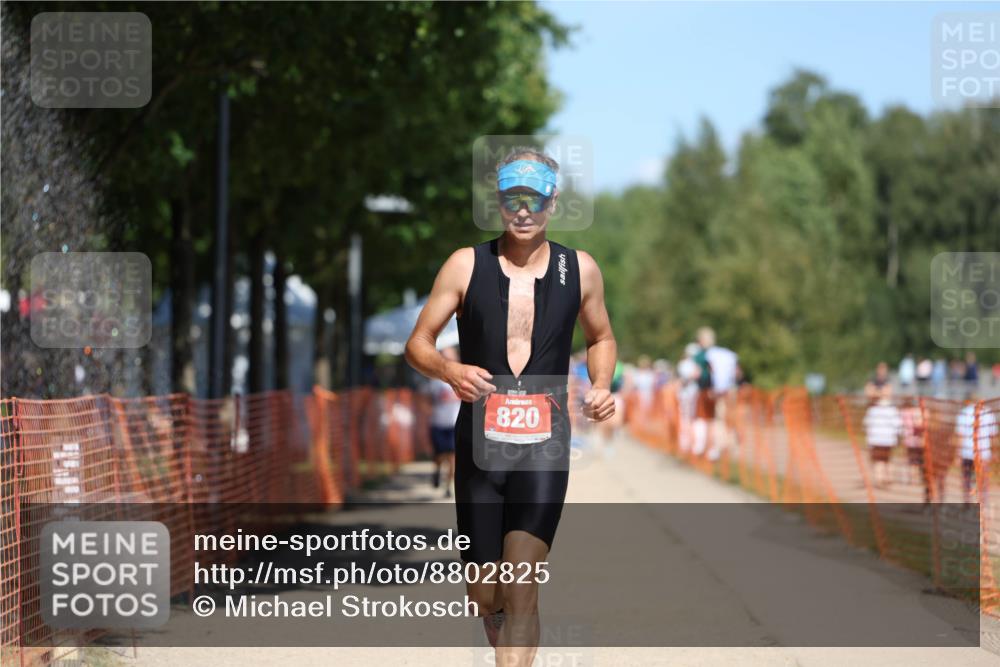 07.09.2025 - 19. Norderstedt Triathlon Michael Strokosch http://msf.ph/oto/8802825 07.09.2025 13:11:49 Laufen 820 meine-sportfotos.de