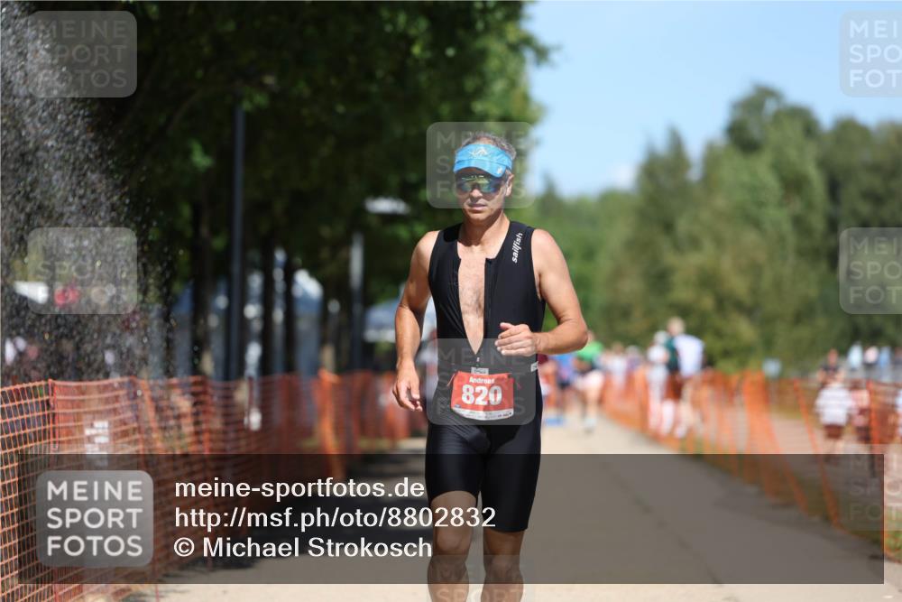 07.09.2025 - 19. Norderstedt Triathlon Michael Strokosch http://msf.ph/oto/8802832 07.09.2025 13:11:49 Laufen 820 meine-sportfotos.de