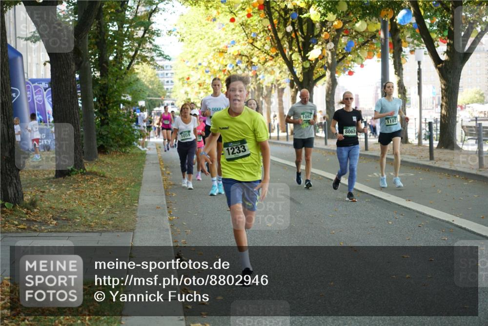 07.09.2025 - BARMER Alsterlauf Yannick Fuchs http://msf.ph/oto/8802946 07.09.2025 11:51:15 Laufen 1059, 1233, 1092, 1107, 8067 meine-sportfotos.de