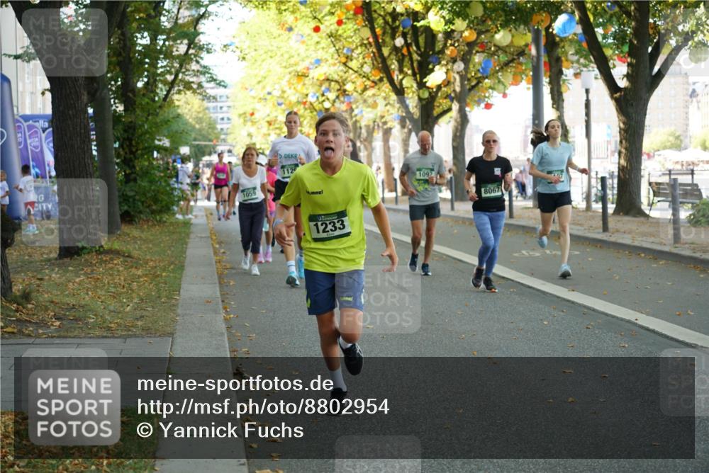 07.09.2025 - BARMER Alsterlauf Yannick Fuchs http://msf.ph/oto/8802954 07.09.2025 11:51:15 Laufen 1059, 112, 1233, 1092, 8067 meine-sportfotos.de