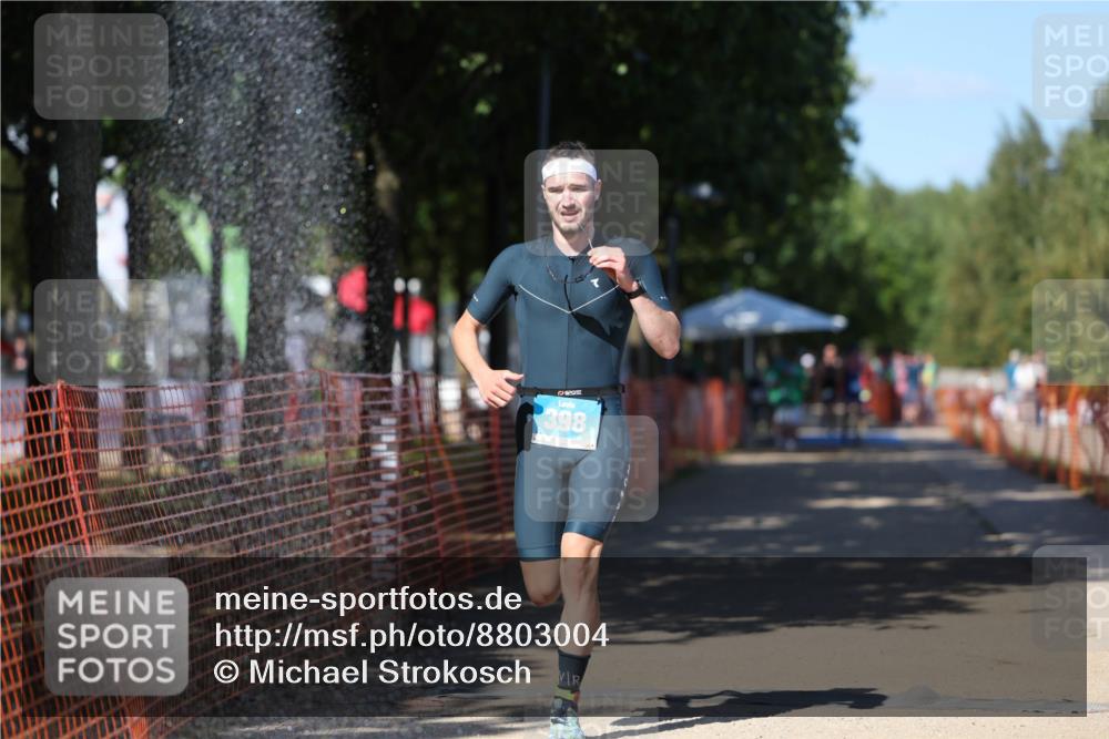 07.09.2025 - 19. Norderstedt Triathlon Michael Strokosch http://msf.ph/oto/8803004 07.09.2025 14:55:01 Laufen 398, 900 meine-sportfotos.de