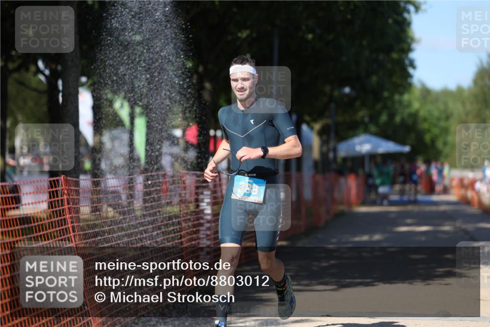 07.09.2025 - 19. Norderstedt Triathlon Michael Strokosch http://msf.ph/oto/8803012 07.09.2025 14:55:01 Laufen 398, 900 meine-sportfotos.de