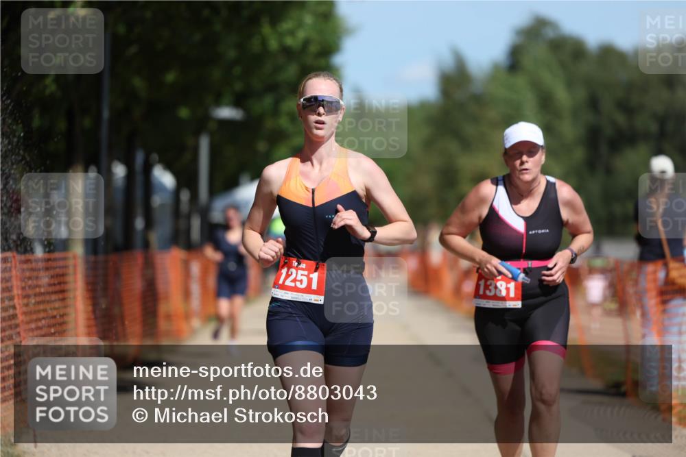 07.09.2025 - 19. Norderstedt Triathlon Michael Strokosch http://msf.ph/oto/8803043 07.09.2025 12:34:06 Laufen 1251, 1368, 1381 meine-sportfotos.de