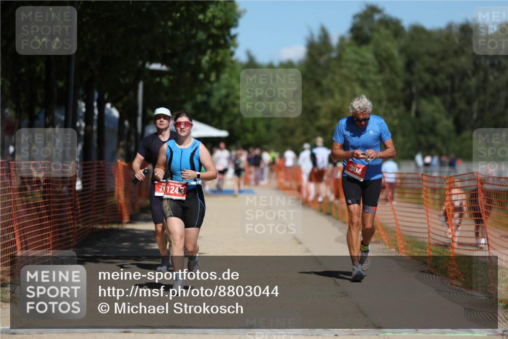 07.09.2025 - 19. Norderstedt Triathlon Michael Strokosch http://msf.ph/oto/8803044 07.09.2025 13:12:08 Laufen 304, 700, 1243 meine-sportfotos.de