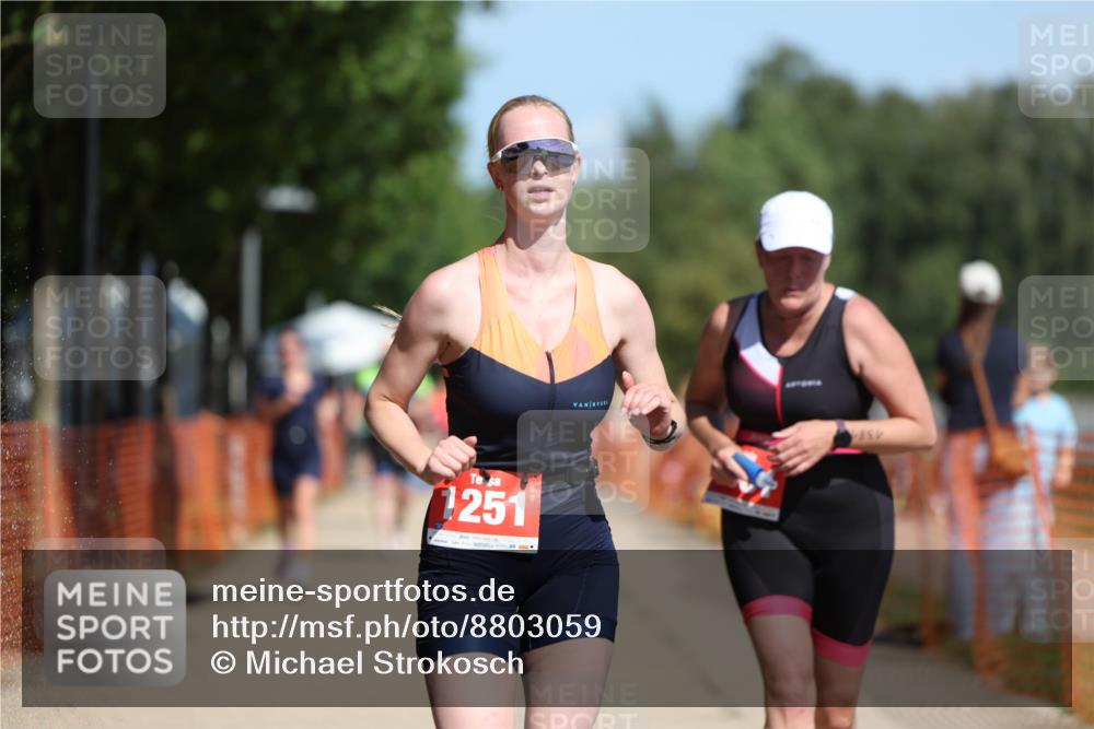 07.09.2025 - 19. Norderstedt Triathlon Michael Strokosch http://msf.ph/oto/8803059 07.09.2025 12:34:06 Laufen 1251, 1368, 1381 meine-sportfotos.de