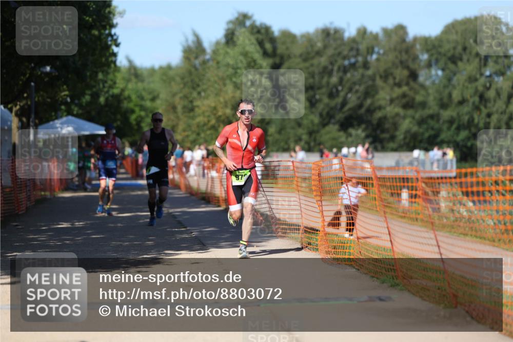 07.09.2025 - 19. Norderstedt Triathlon Michael Strokosch http://msf.ph/oto/8803072 07.09.2025 14:55:16 Laufen 908, 976, 1027 meine-sportfotos.de
