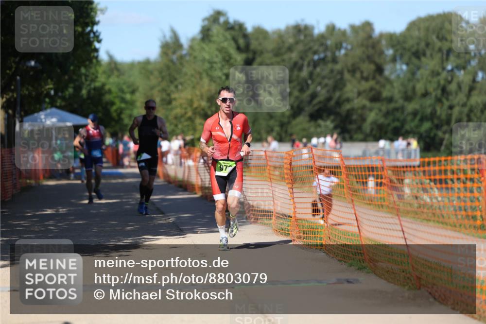 07.09.2025 - 19. Norderstedt Triathlon Michael Strokosch http://msf.ph/oto/8803079 07.09.2025 14:55:16 Laufen 908, 976, 1027 meine-sportfotos.de