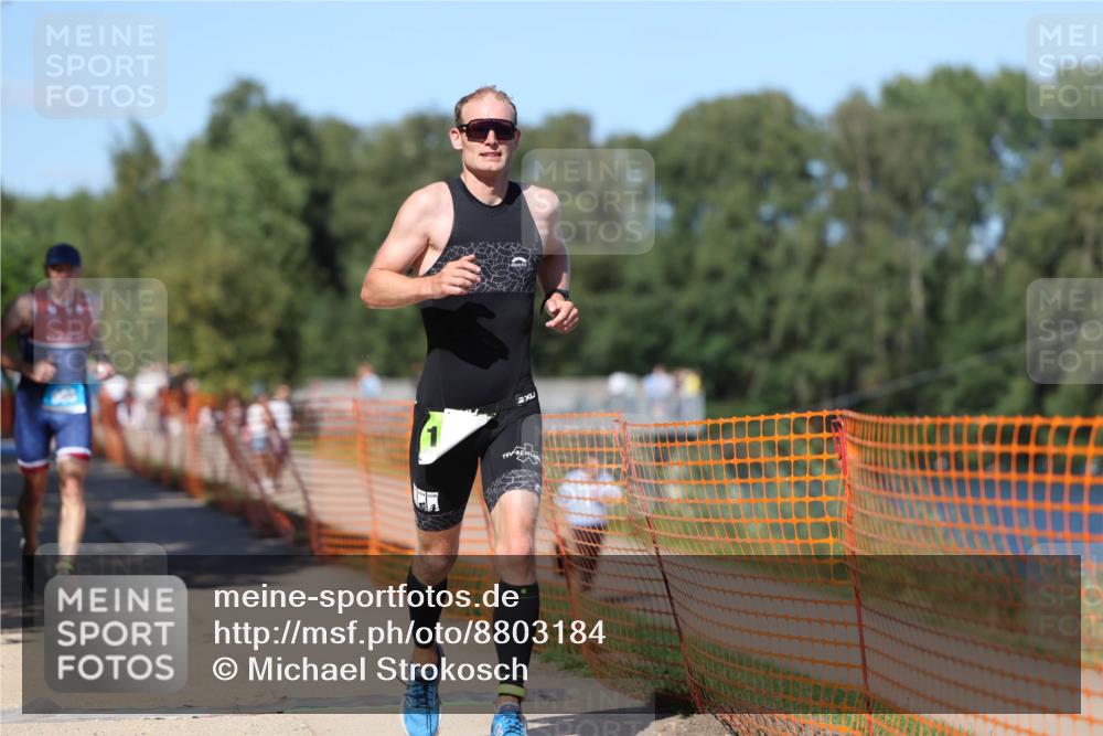 07.09.2025 - 19. Norderstedt Triathlon Michael Strokosch http://msf.ph/oto/8803184 07.09.2025 14:55:21 Laufen 908, 976, 1027 meine-sportfotos.de