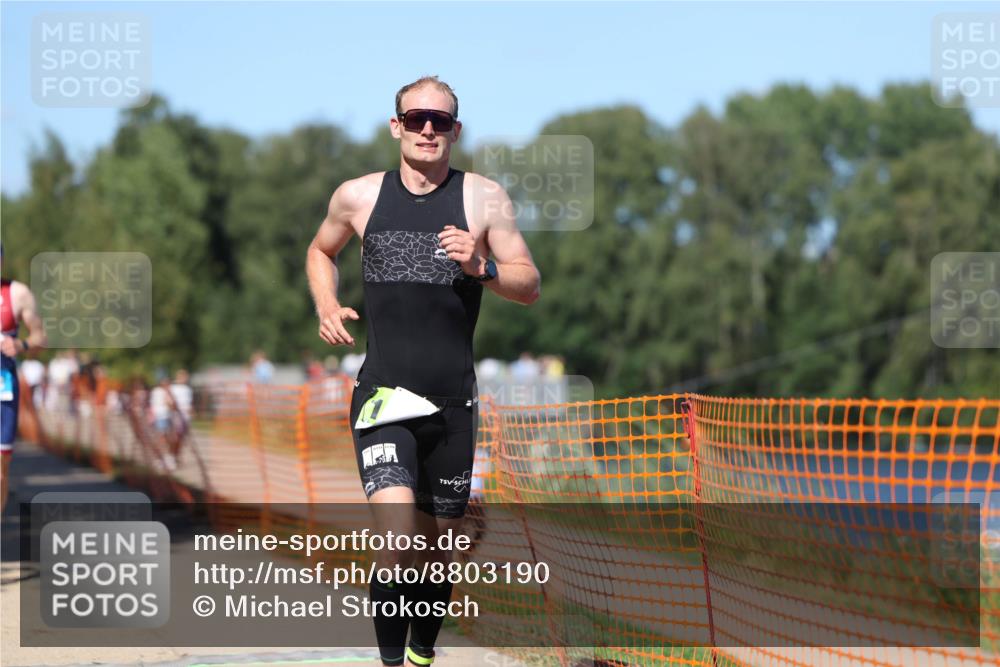 07.09.2025 - 19. Norderstedt Triathlon Michael Strokosch http://msf.ph/oto/8803190 07.09.2025 14:55:21 Laufen 908, 976, 1027 meine-sportfotos.de