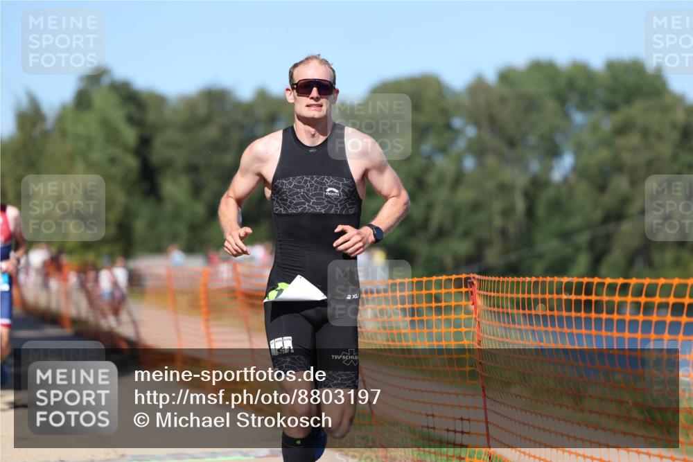 07.09.2025 - 19. Norderstedt Triathlon Michael Strokosch http://msf.ph/oto/8803197 07.09.2025 14:55:21 Laufen 908, 976, 1027 meine-sportfotos.de