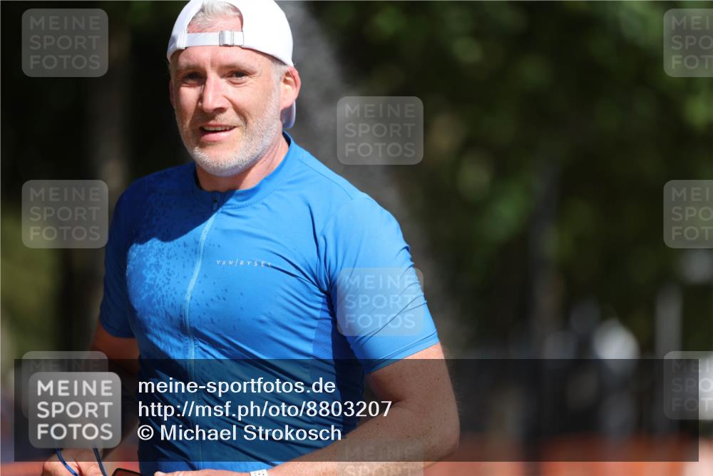 07.09.2025 - 19. Norderstedt Triathlon Michael Strokosch http://msf.ph/oto/8803207 07.09.2025 12:04:32 Laufen 191, 303, 736, 819 meine-sportfotos.de