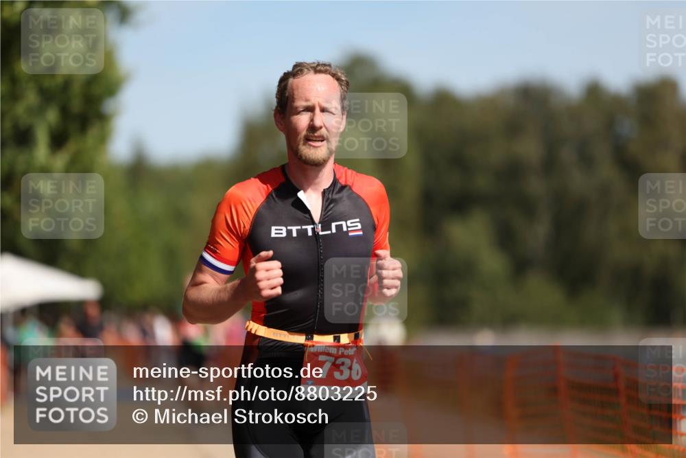 07.09.2025 - 19. Norderstedt Triathlon Michael Strokosch http://msf.ph/oto/8803225 07.09.2025 12:04:33 Laufen 138, 303, 736, 819 meine-sportfotos.de