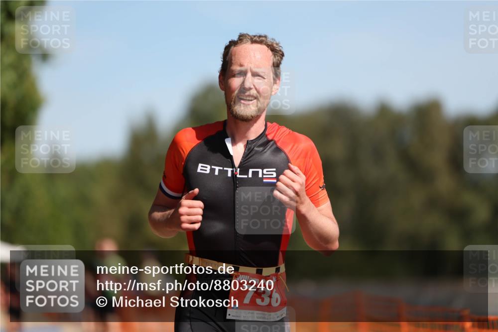 07.09.2025 - 19. Norderstedt Triathlon Michael Strokosch http://msf.ph/oto/8803240 07.09.2025 12:04:33 Laufen 138, 303, 736, 819 meine-sportfotos.de