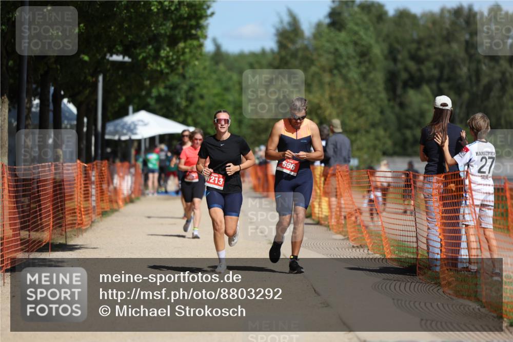 07.09.2025 - 19. Norderstedt Triathlon Michael Strokosch http://msf.ph/oto/8803292 07.09.2025 12:34:26 Laufen 696, 1213 meine-sportfotos.de