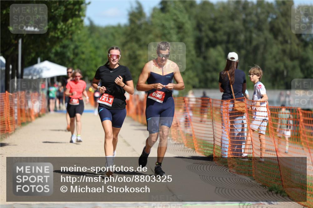 07.09.2025 - 19. Norderstedt Triathlon Michael Strokosch http://msf.ph/oto/8803325 07.09.2025 12:34:27 Laufen 696, 803, 1213, 1233 meine-sportfotos.de