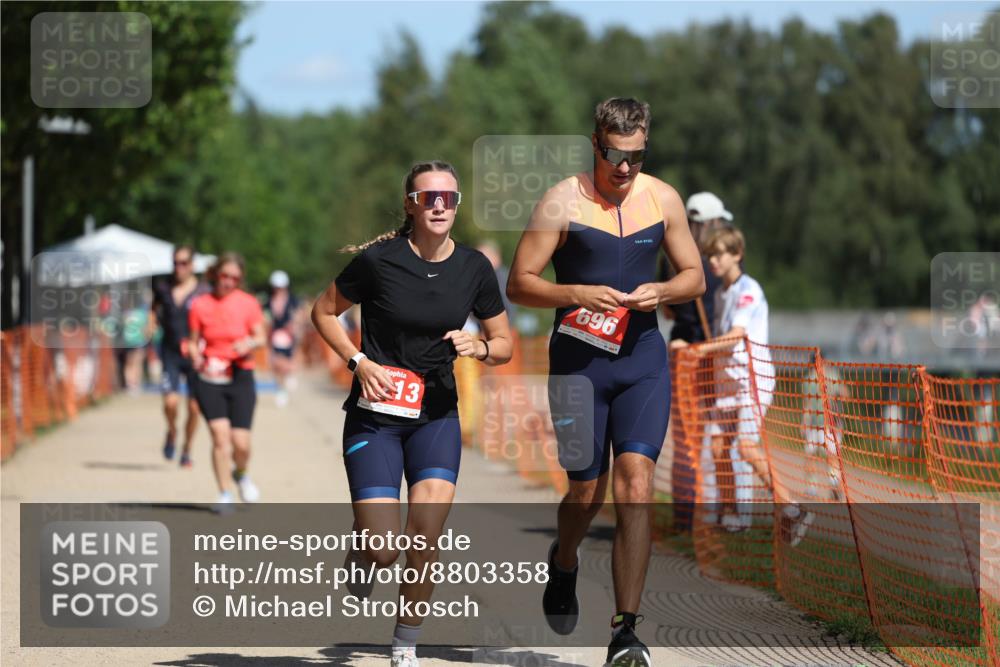 07.09.2025 - 19. Norderstedt Triathlon Michael Strokosch http://msf.ph/oto/8803358 07.09.2025 12:34:29 Laufen 696, 803, 1213, 1233 meine-sportfotos.de