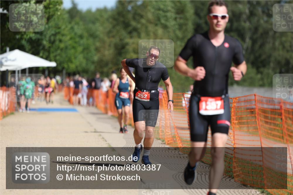 07.09.2025 - 19. Norderstedt Triathlon Michael Strokosch http://msf.ph/oto/8803387 07.09.2025 12:04:42 Laufen 138, 252, 1357 meine-sportfotos.de
