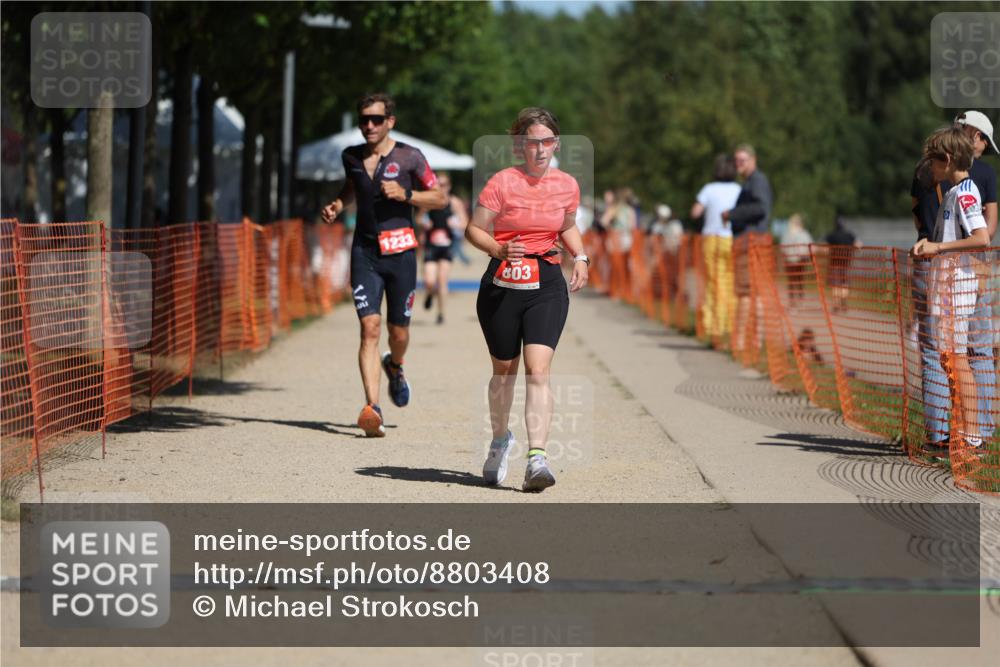 07.09.2025 - 19. Norderstedt Triathlon Michael Strokosch http://msf.ph/oto/8803408 07.09.2025 12:34:32 Laufen 696, 803, 1213, 1233 meine-sportfotos.de