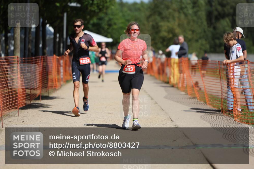07.09.2025 - 19. Norderstedt Triathlon Michael Strokosch http://msf.ph/oto/8803427 07.09.2025 12:34:32 Laufen 696, 803, 1213, 1233 meine-sportfotos.de