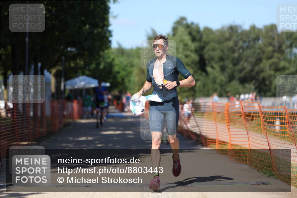 07.09.2025 - 19. Norderstedt Triathlon Michael Strokosch http://msf.ph/oto/8803443 07.09.2025 14:55:44 Laufen 392, 876, 1026 meine-sportfotos.de