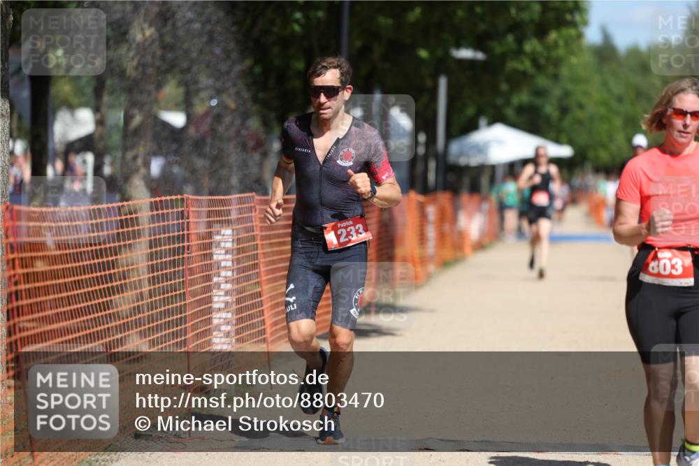 07.09.2025 - 19. Norderstedt Triathlon Michael Strokosch http://msf.ph/oto/8803470 07.09.2025 12:34:34 Laufen 226, 696, 803, 1213, 1233 meine-sportfotos.de