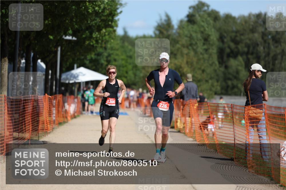 07.09.2025 - 19. Norderstedt Triathlon Michael Strokosch http://msf.ph/oto/8803510 07.09.2025 12:34:39 Laufen 226, 803, 1233, 1364 meine-sportfotos.de