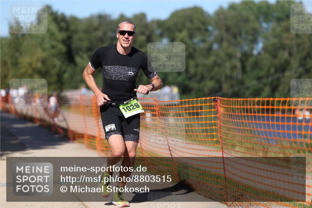 07.09.2025 - 19. Norderstedt Triathlon Michael Strokosch http://msf.ph/oto/8803515 07.09.2025 14:55:49 Laufen 876, 1009, 1026 meine-sportfotos.de