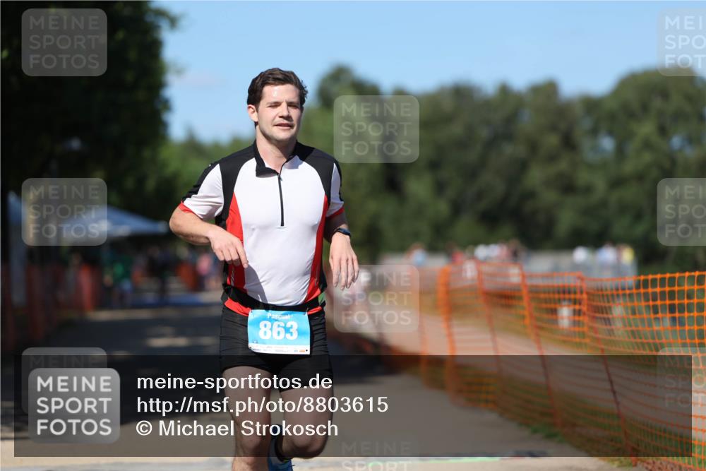 07.09.2025 - 19. Norderstedt Triathlon Michael Strokosch http://msf.ph/oto/8803615 07.09.2025 14:55:58 Laufen 863 meine-sportfotos.de