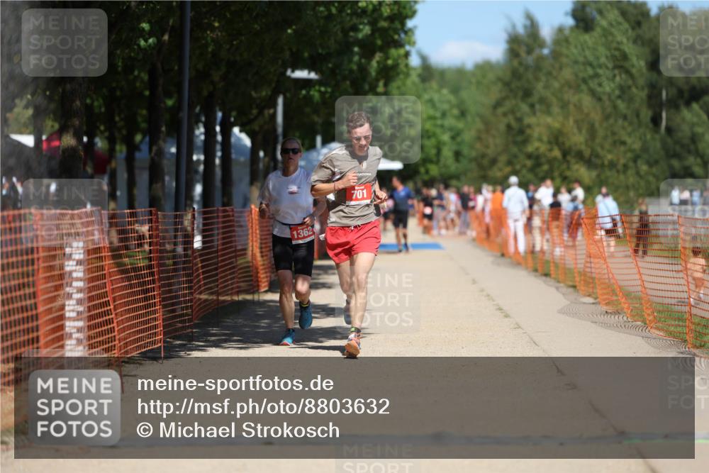 07.09.2025 - 19. Norderstedt Triathlon Michael Strokosch http://msf.ph/oto/8803632 07.09.2025 13:13:08 Laufen 701, 1362 meine-sportfotos.de
