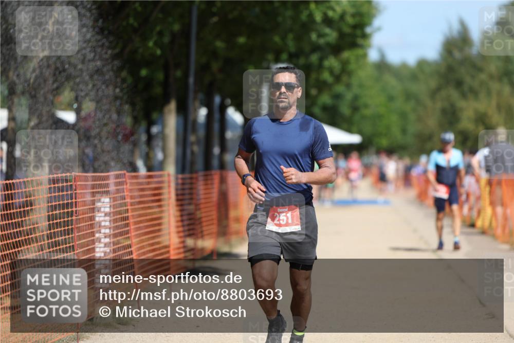07.09.2025 - 19. Norderstedt Triathlon Michael Strokosch http://msf.ph/oto/8803693 07.09.2025 12:35:11 Laufen 251, 838, 1286 meine-sportfotos.de