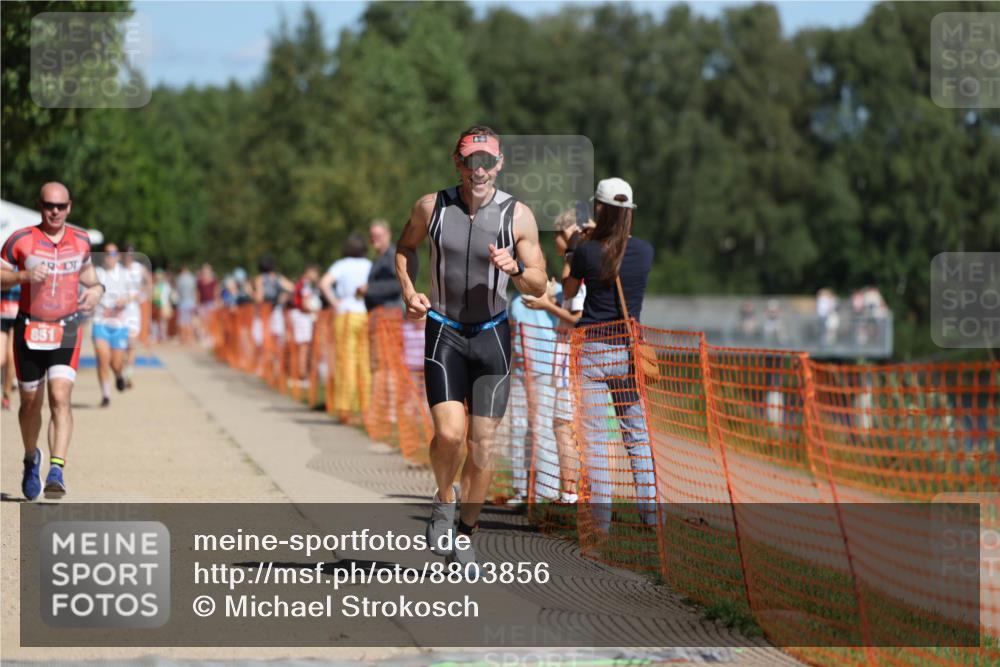 07.09.2025 - 19. Norderstedt Triathlon Michael Strokosch http://msf.ph/oto/8803856 07.09.2025 12:35:31 Laufen 151, 845, 851 meine-sportfotos.de