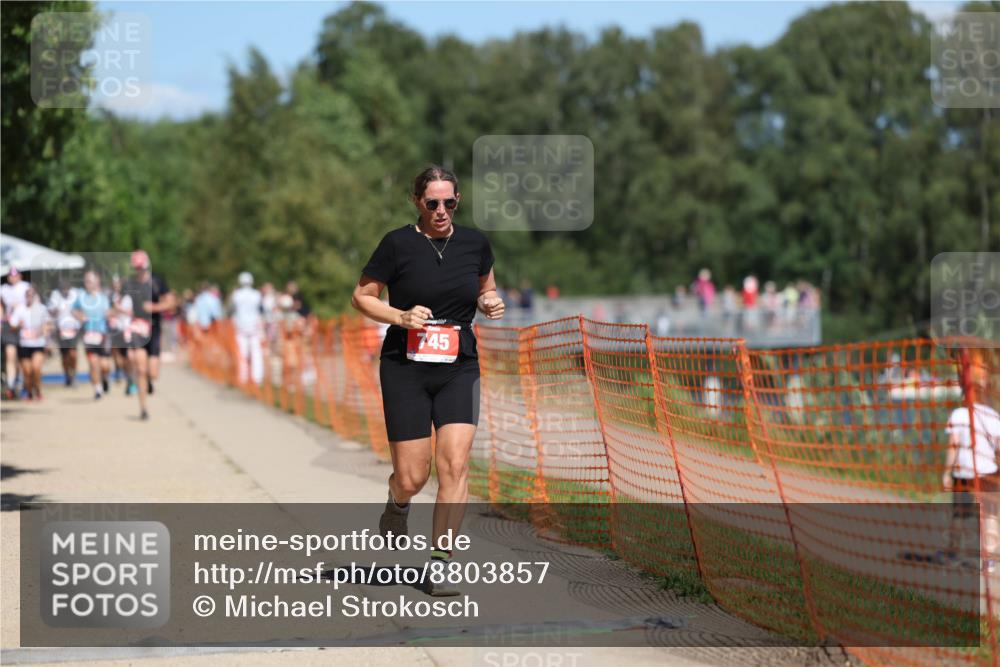 07.09.2025 - 19. Norderstedt Triathlon Michael Strokosch http://msf.ph/oto/8803857 07.09.2025 13:13:33 Laufen 745, 1326 meine-sportfotos.de